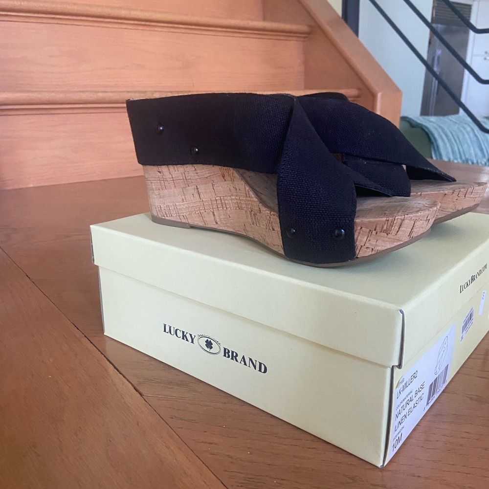 Lucky brand black platform sandals barely worn women size 9.5